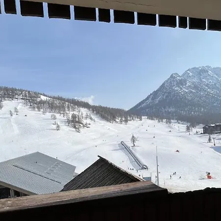 Front De Neige 아파트